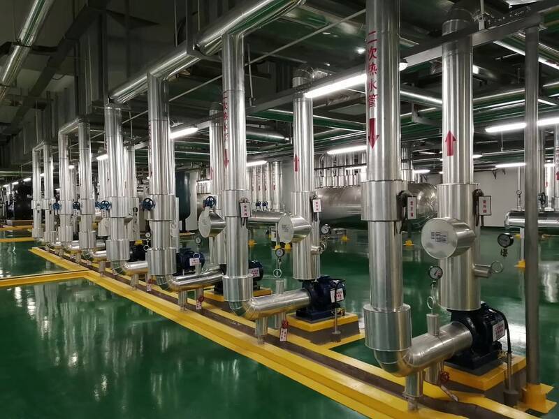 蒸汽管道保溫施工現(xiàn)場(chǎng)